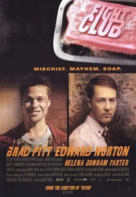 《搏击俱乐部》：颠覆三观的经典！当社会规训遇上失控人格，一场关于身份认同与消费主义的疯狂解构！